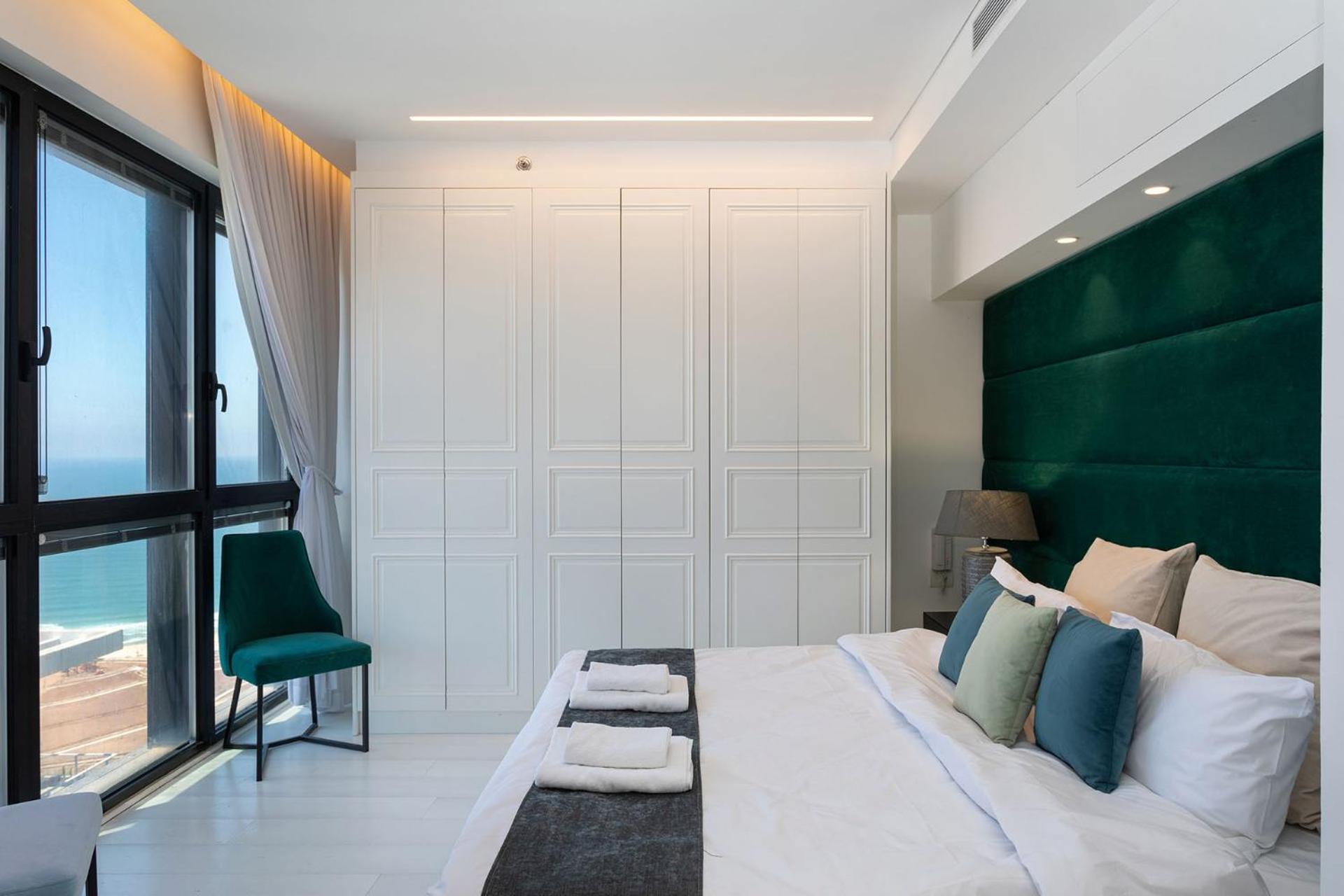 Yalarent Sea-Breeze Penthouse With Jacuzzi Apartment Bat Yam Exterior photo